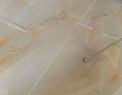 灵石瓷砖空鼓维修公司分享粘合剂选择不当在瓷砖铺贴过程中可能导致以下问题