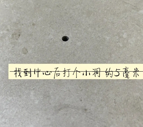 灵石瓷砖空鼓维修公司专业解答在瓷砖铺贴过程中，如果砂料搅拌不均匀，将会带来以下问题