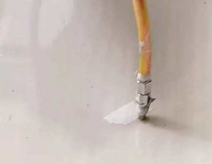 灵石瓷砖空鼓维修公司专业解答在瓷砖铺贴过程中，如果使用的砂料过粗（如全部使用了粗砂），可能会导致以下问题